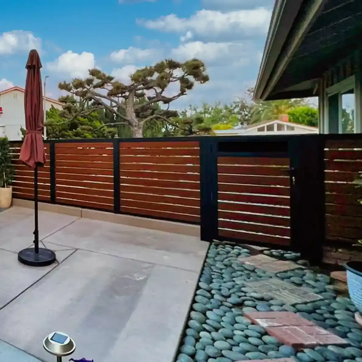 Wood-Like aluminum gate, completed installation 7