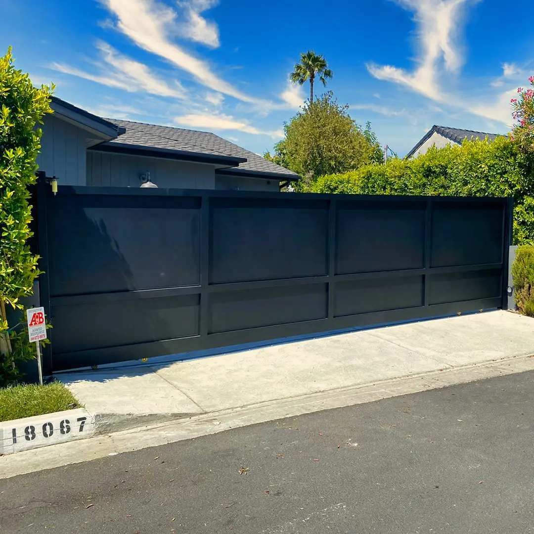 Solid Series aluminum gate, completed installation 7