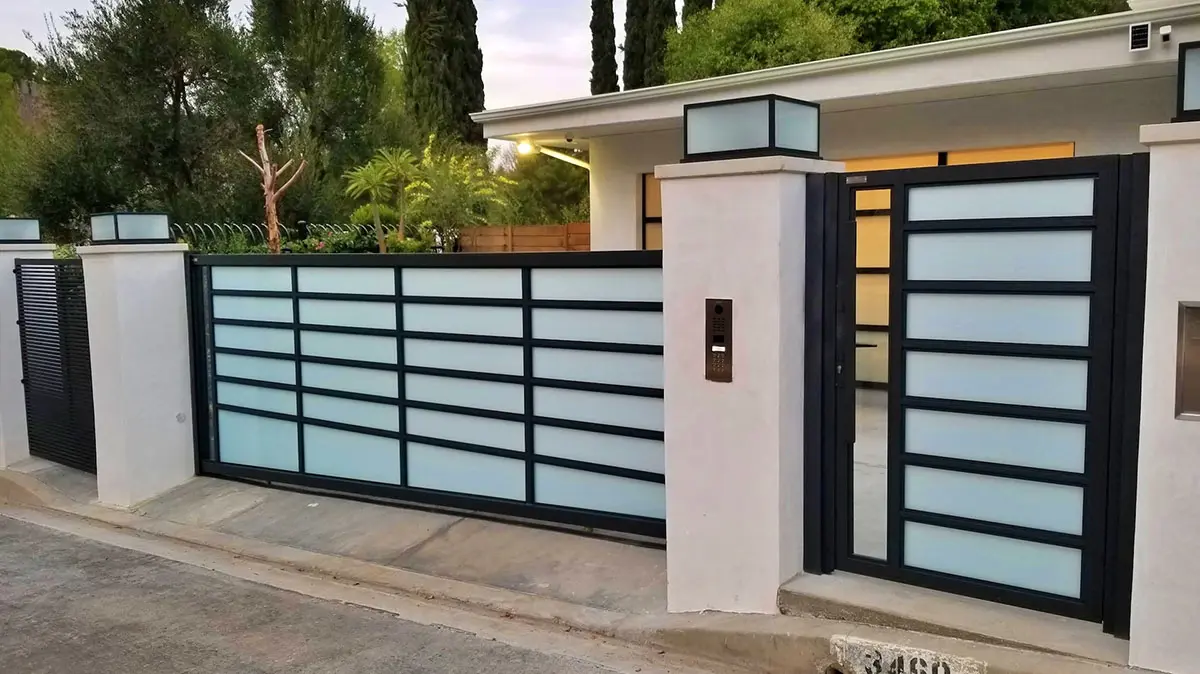 Aluminum glass driveway gate
