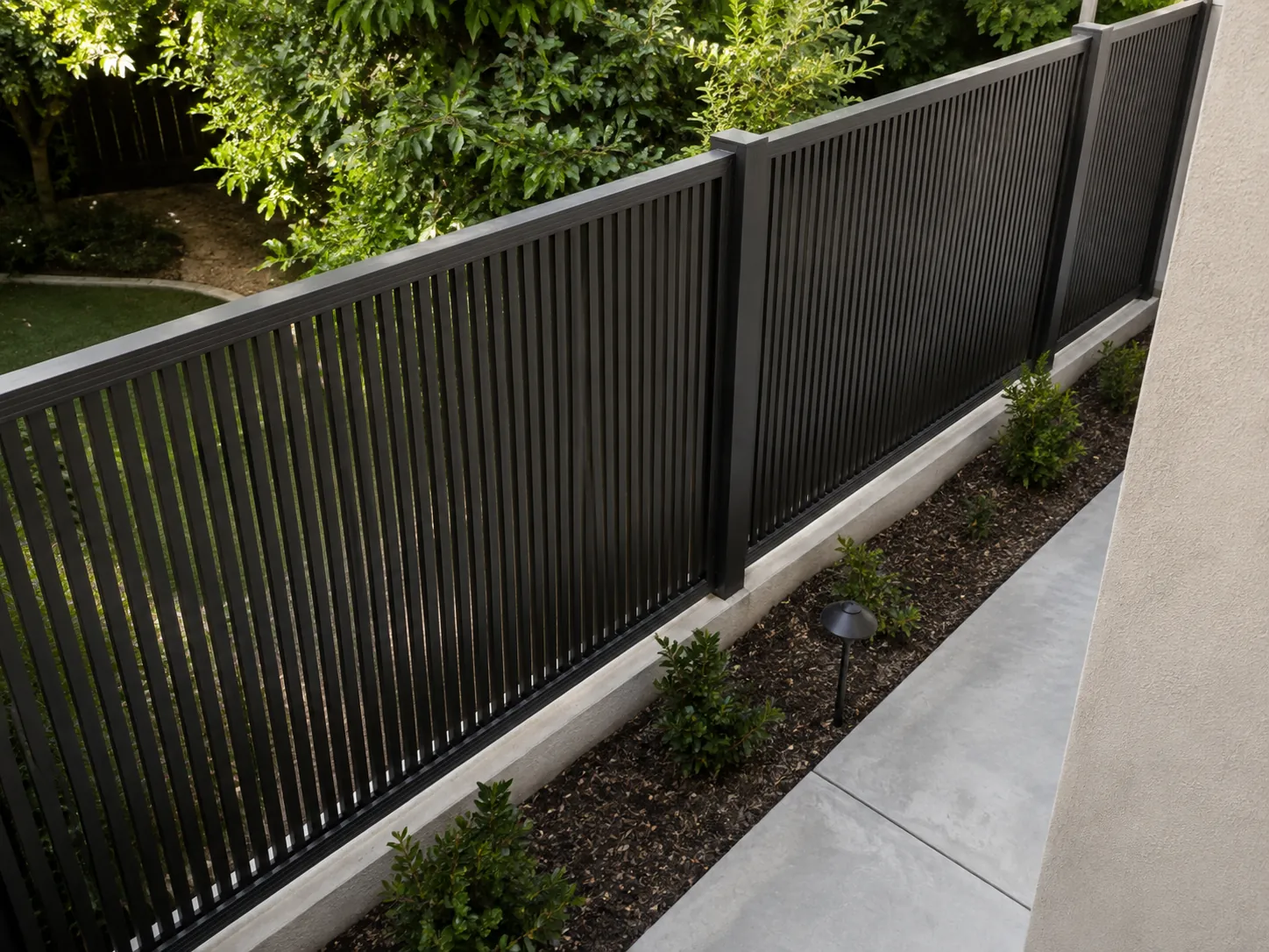 Hi-Tech aluminum fencing, Framed, vertical