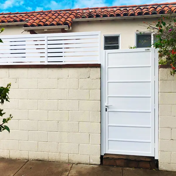 Solid Series aluminum gate, completed installation 4