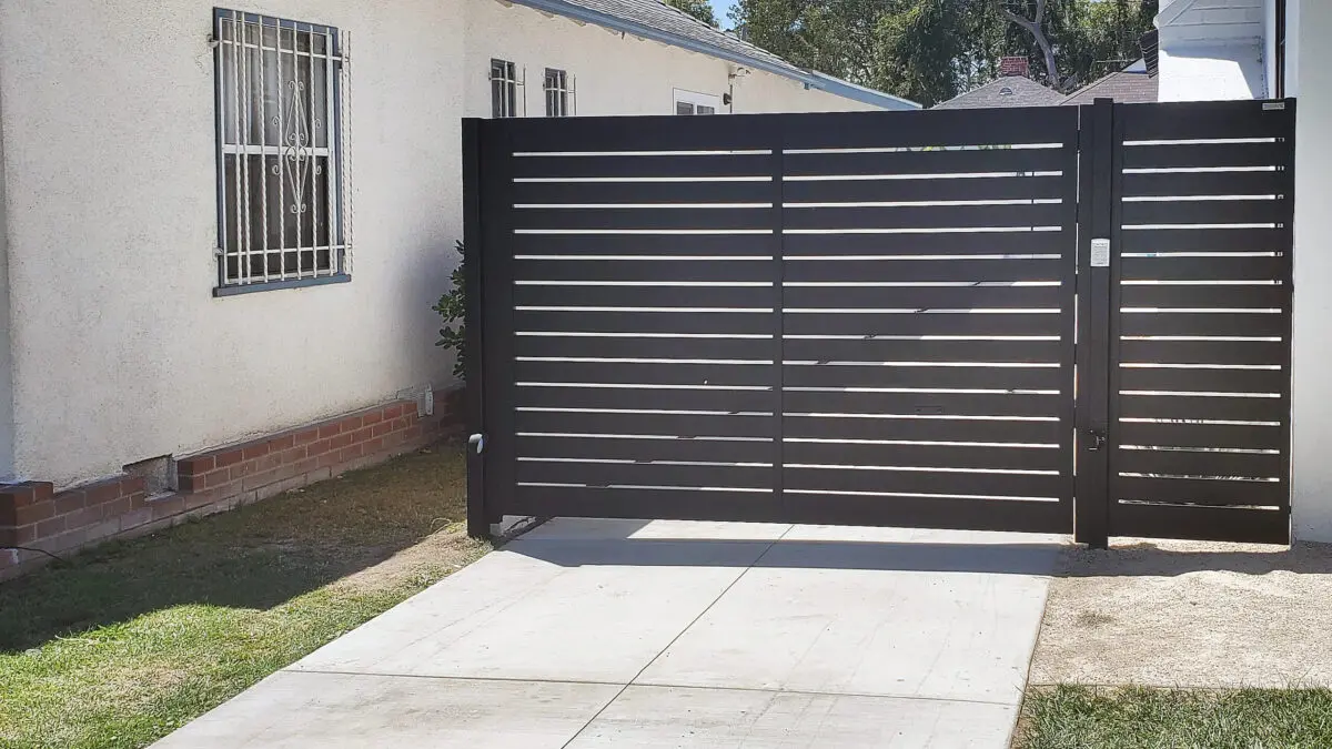 powder-coated aluminum driveway gate iron