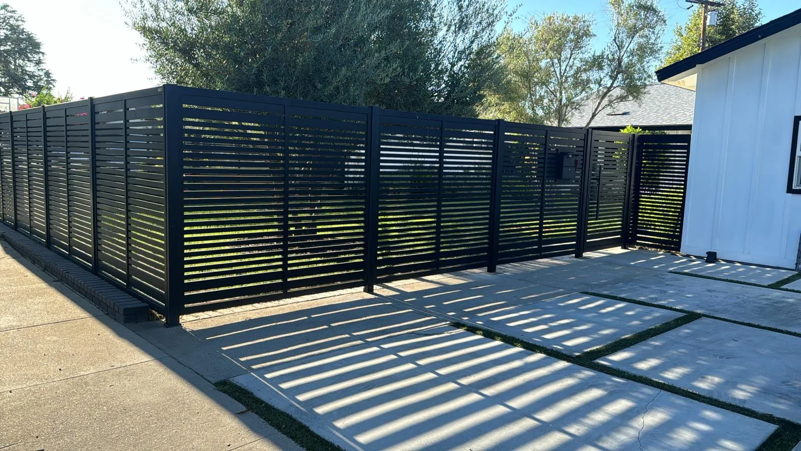 Profile 24 aluminum fencing, Mixed 24, completed installation