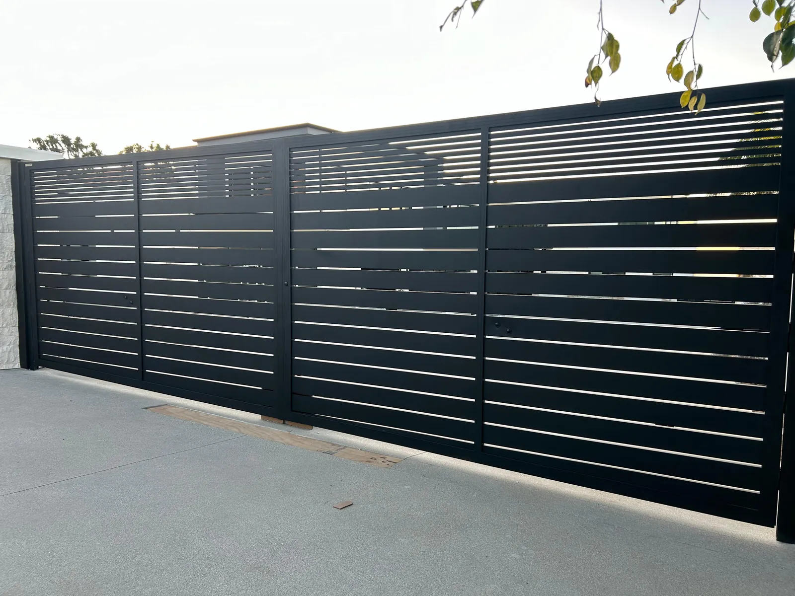 Profile 24 aluminum fencing, Mixed 24, completed installation