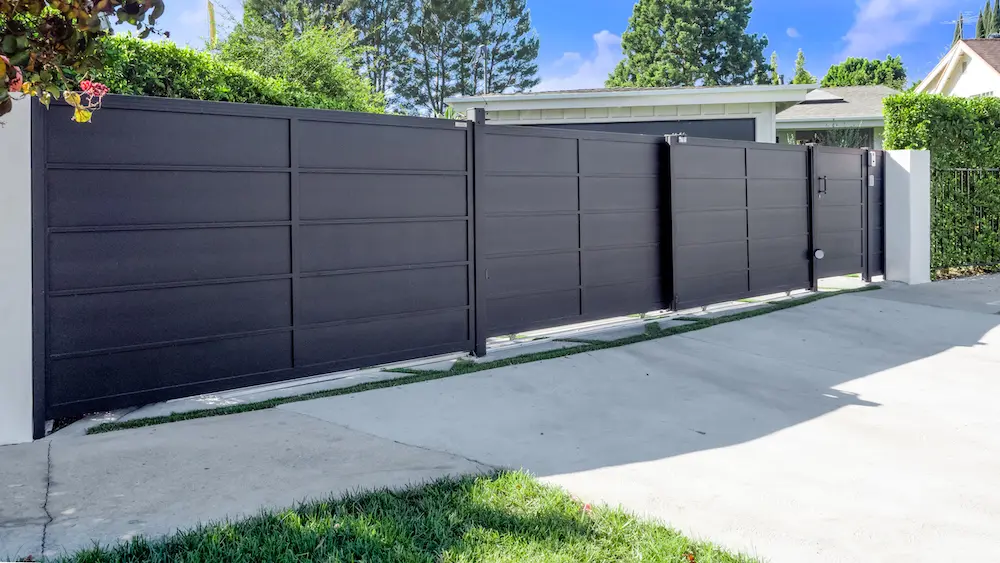 Solid Series aluminum gate, completed installation 6