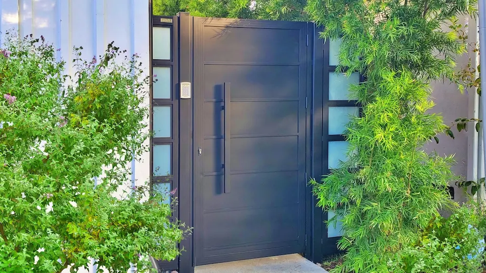 Solid Series aluminum gate, completed installation 8