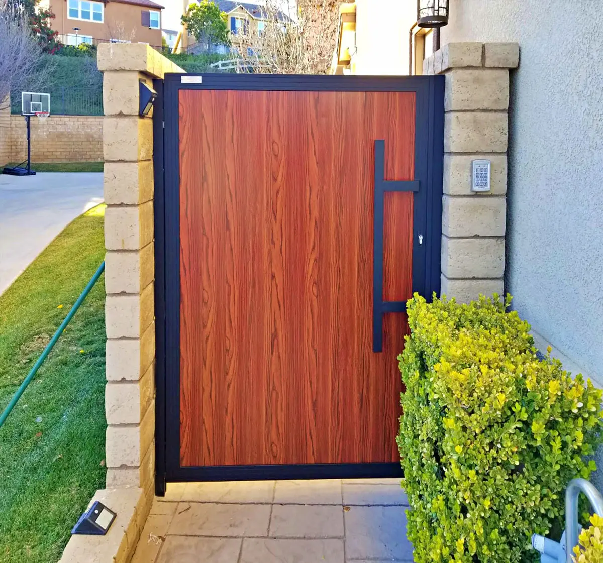 Woodlike aluminum entry gate
