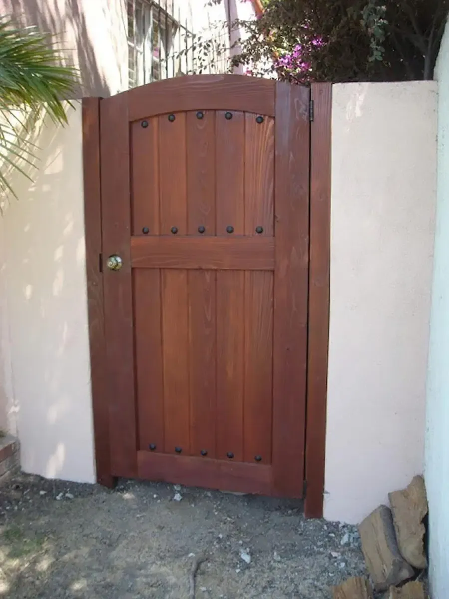 Wood side entry gate