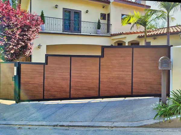 Wood-Like aluminum gate, completed installation 10