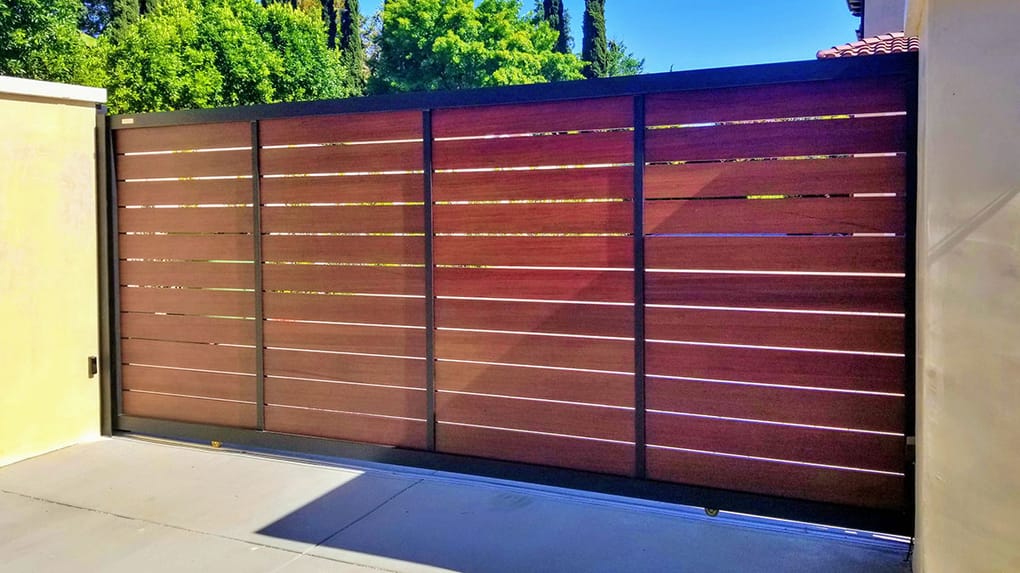 Woodlike aluminum driveway gate