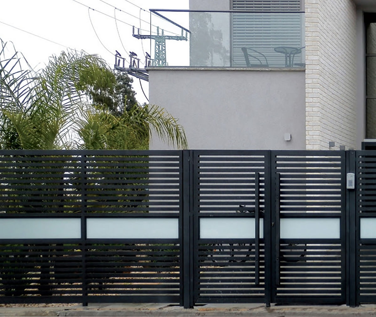 Aluminum and glass fence