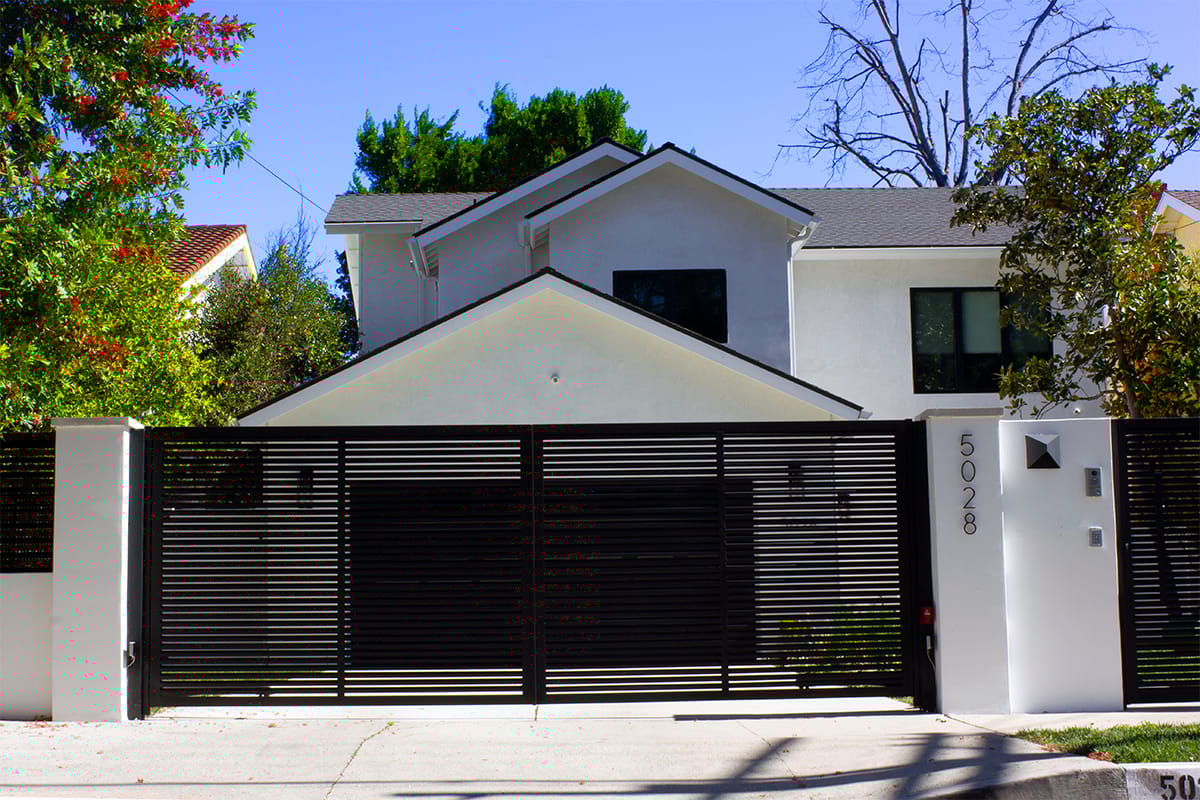 Hi-tech aluminum driveway gate