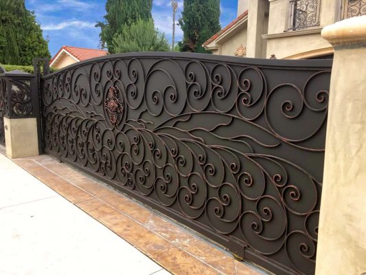Iron decorative driveway gate