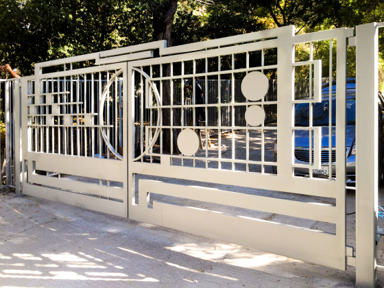 Stainless steel driveway gate