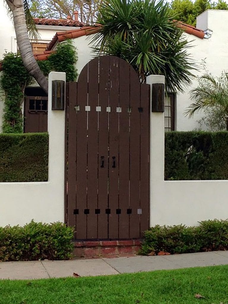 Wood side entry gate with decorative cutouts