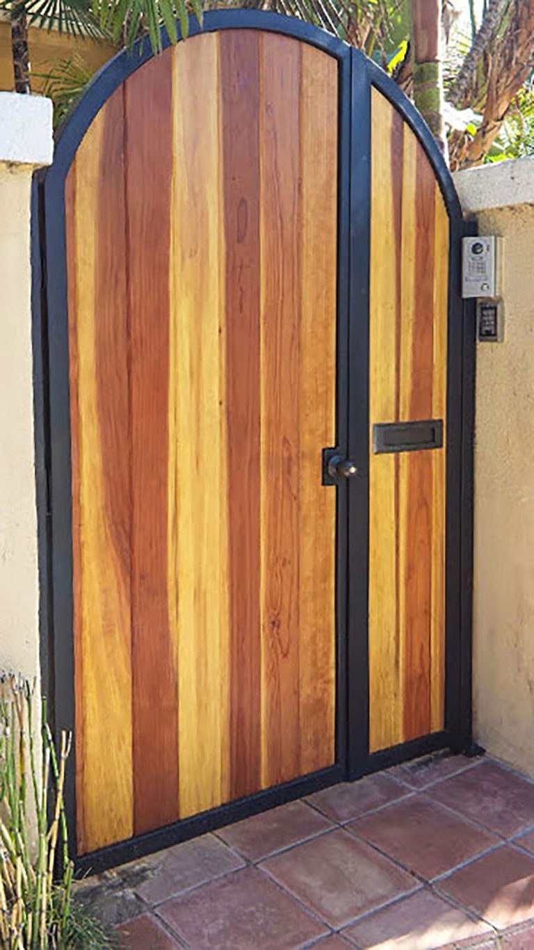Wood entry gate with keypad entry