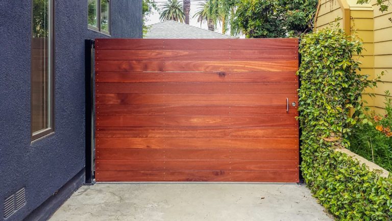 Wood side entry gate