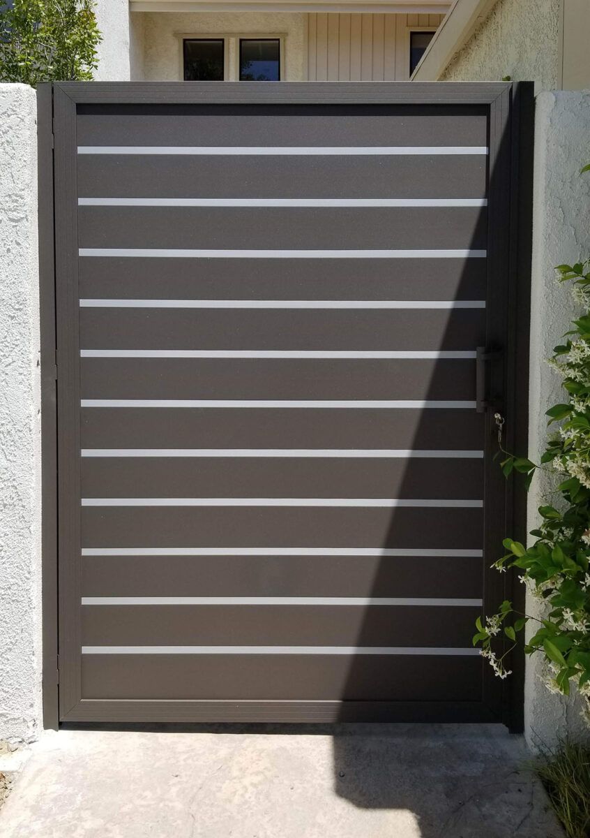 Solid aluminum side entry gate