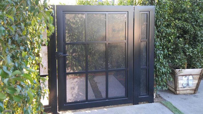 Glass and aluminum entry gate