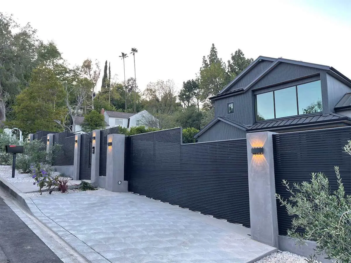 Hi-Tech Series - Front Driveway Gate