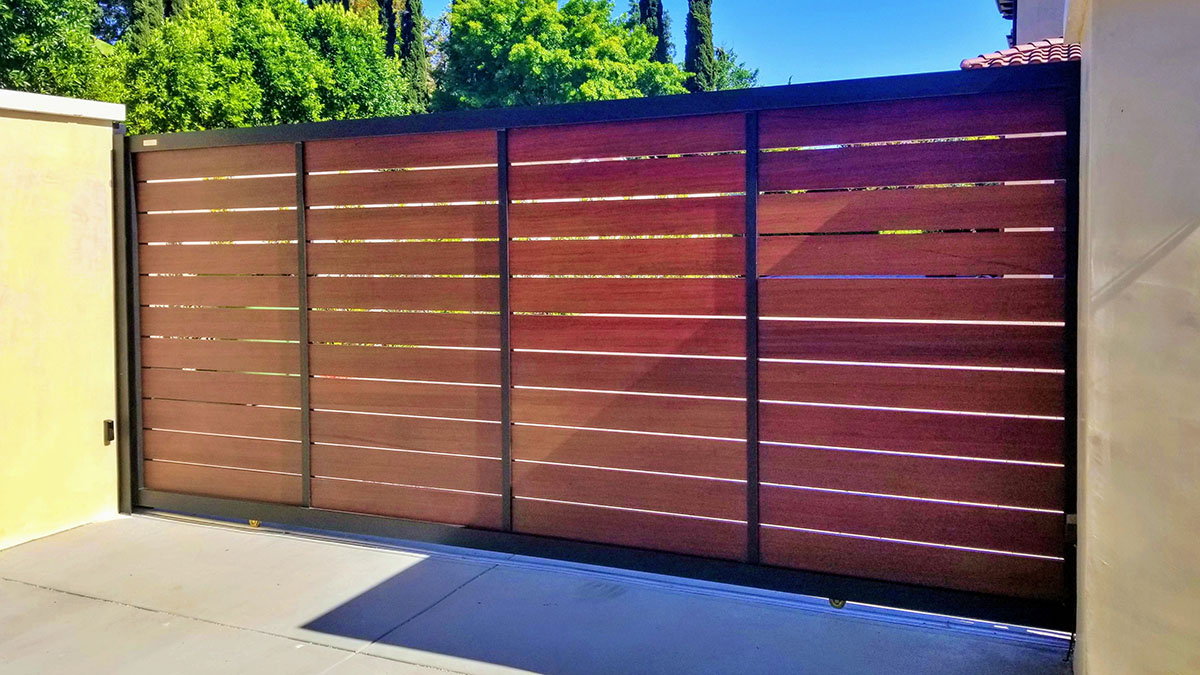 Woodlike aluminum driveway gate