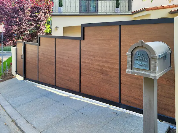 Gorgeous Wood-like Aluminum Driveway Gate Mulholland Brand