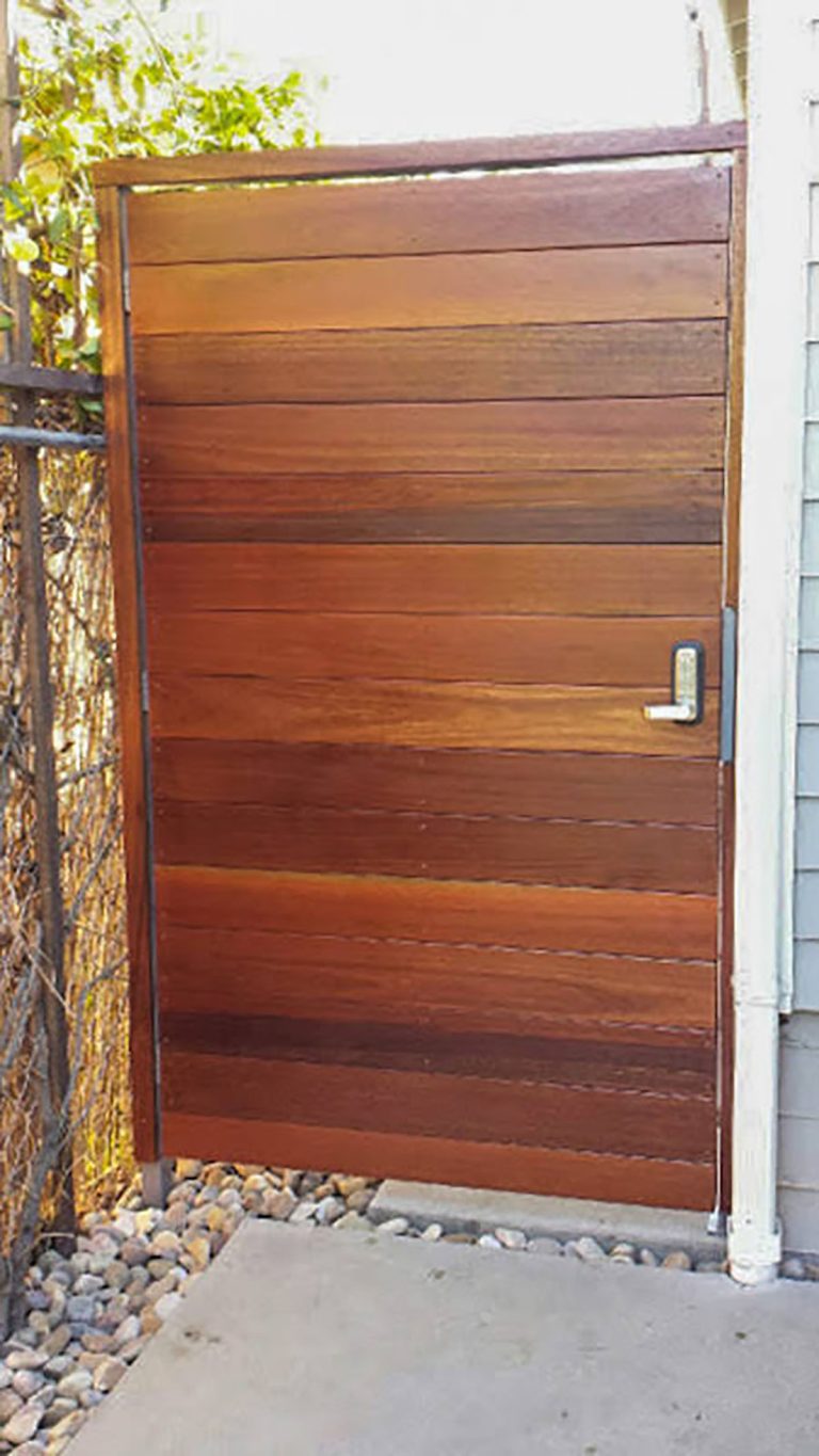 Wood side entry gate