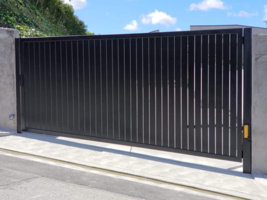 a variation of the semi-private Style of aluminum fence