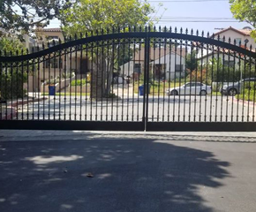 wrought iron gate or aluminum gate