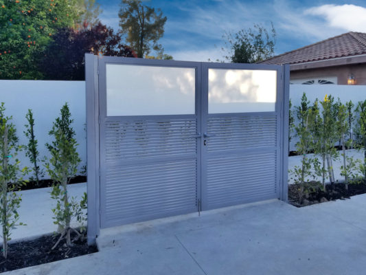 Aluminum Gate with White Glass