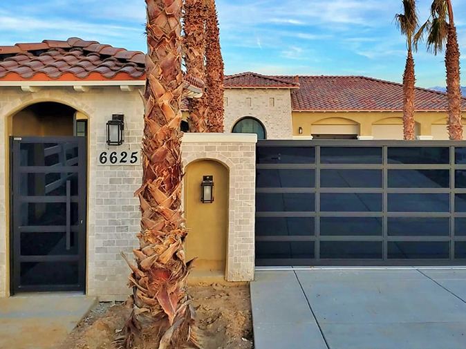 Automated gates, Black aluminum and glass driveway gate