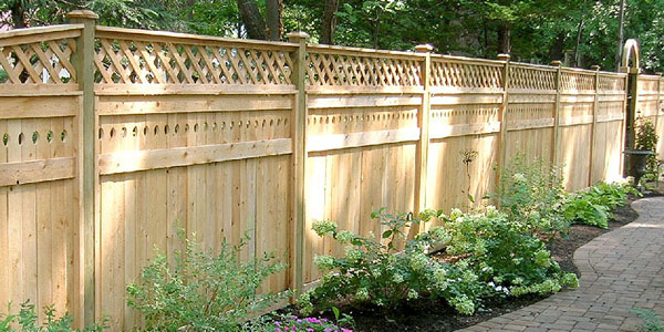Cedar Privacy Fence with Lattice - a variation of the private Style of aluminum fence