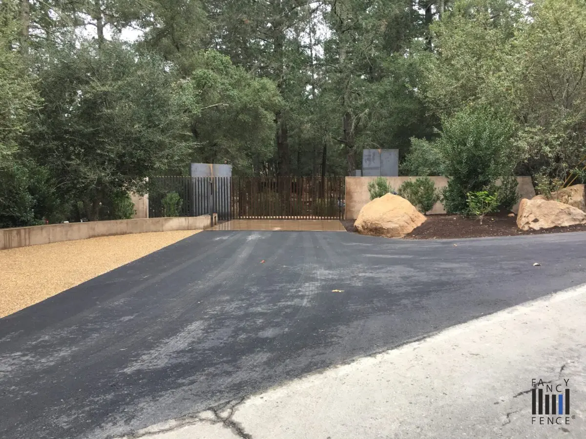 The gate that disappears into the ground