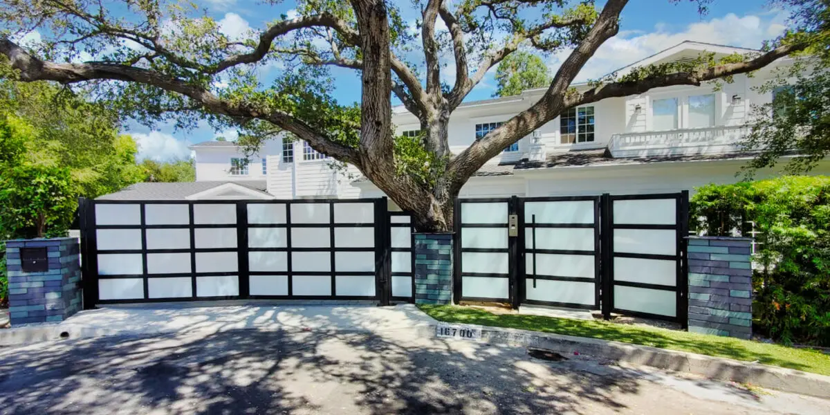 Glass & Aluminum Gates & Fences